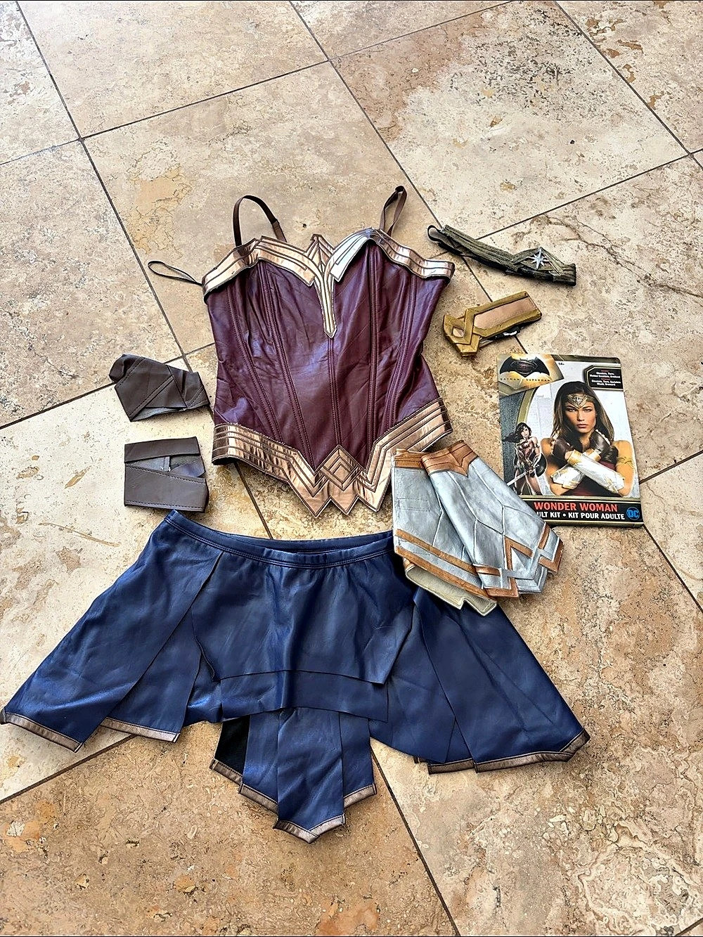 Wonder Woman Deluxe Costume Women's Size Medium Like New